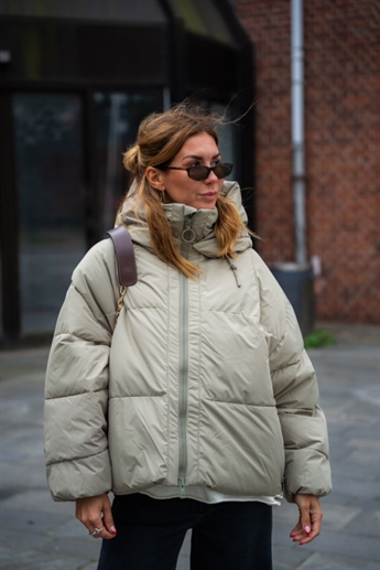 Embassy of Bricks and Locks - Zonza Puffer Jacket - Pale Olive